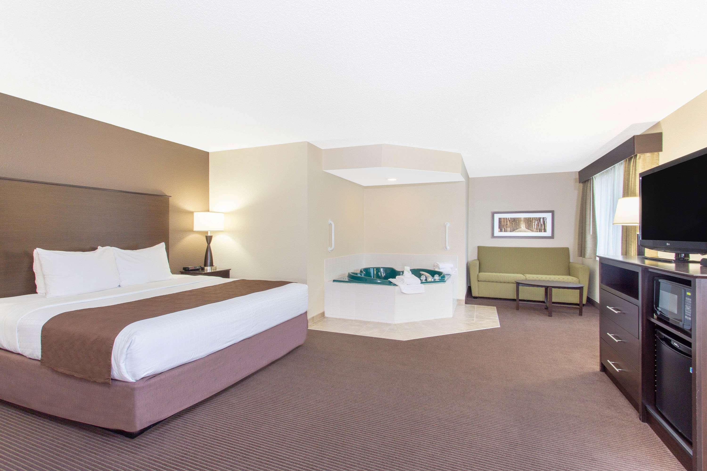 Americinn By Wyndham Rhinelander Bagian luar foto