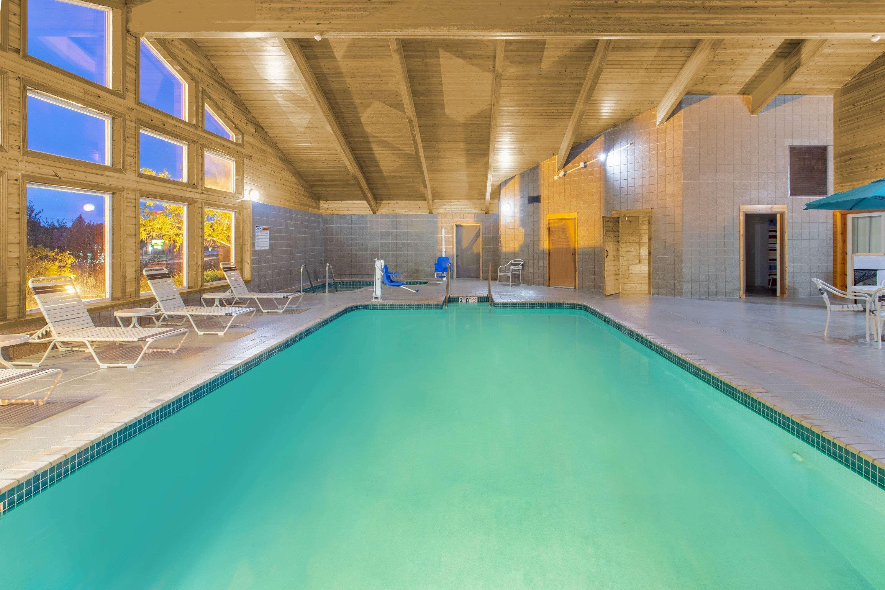 Americinn By Wyndham Rhinelander Bagian luar foto
