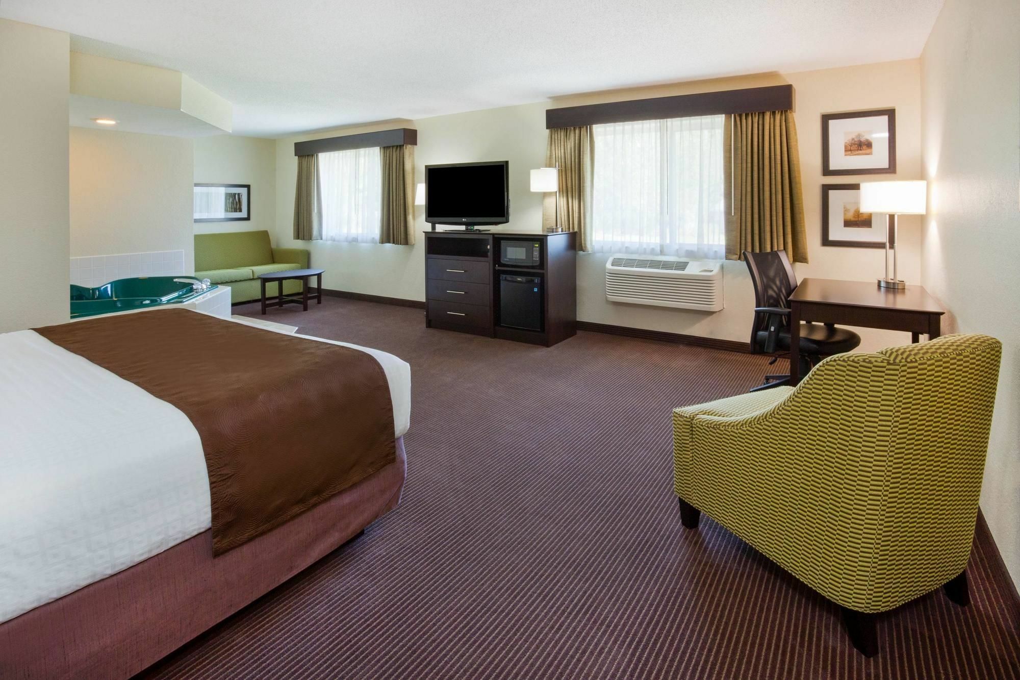 Americinn By Wyndham Rhinelander Bagian luar foto