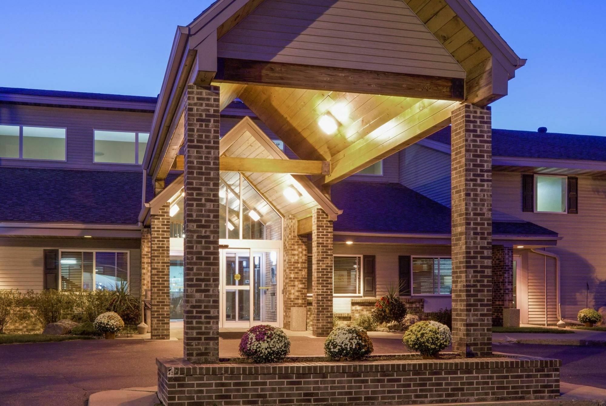 Americinn By Wyndham Rhinelander Bagian luar foto